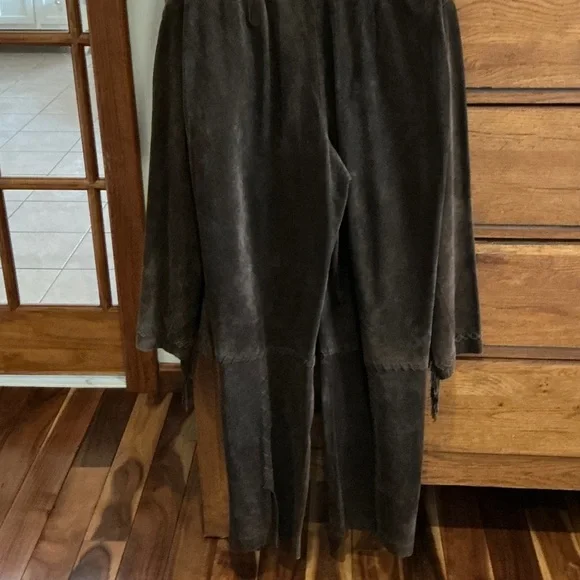 Elegant Brown Suede Fringe Jacket - Picture 4 of 10